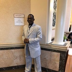 Meet your Posher, Lewis